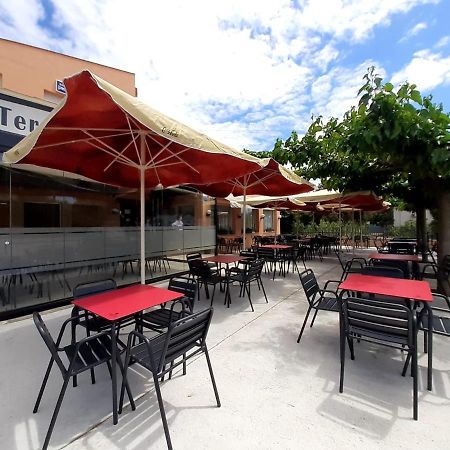 Hostal Mas Ferrer Cornellá de Terri Exterior foto