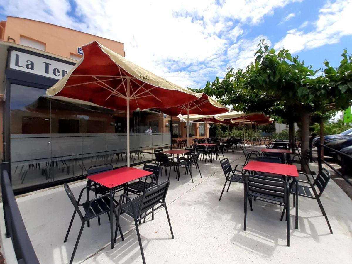 Hostal Mas Ferrer Cornellá de Terri Exterior foto