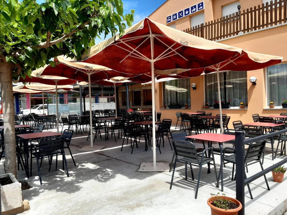 Hostal Mas Ferrer Cornellá de Terri Exterior foto
