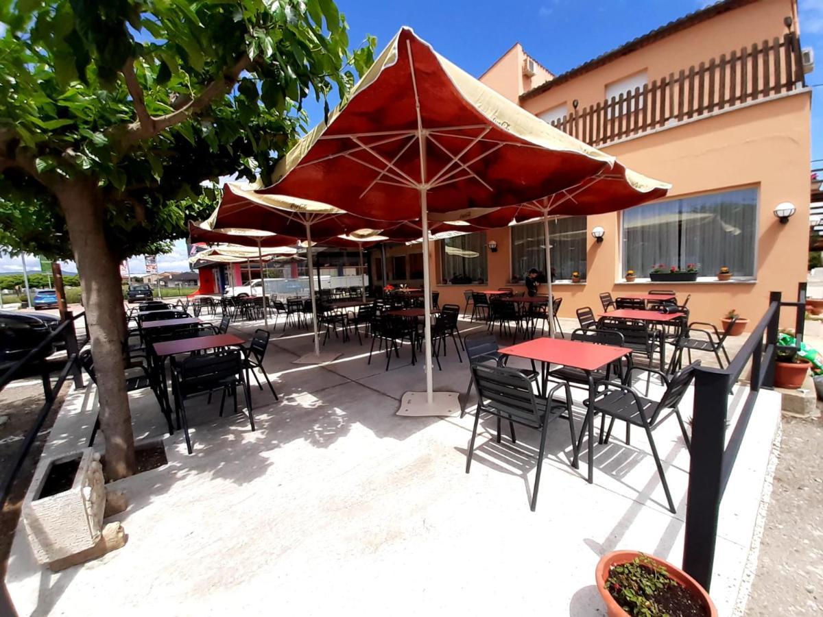 Hostal Mas Ferrer Cornellá de Terri Exterior foto
