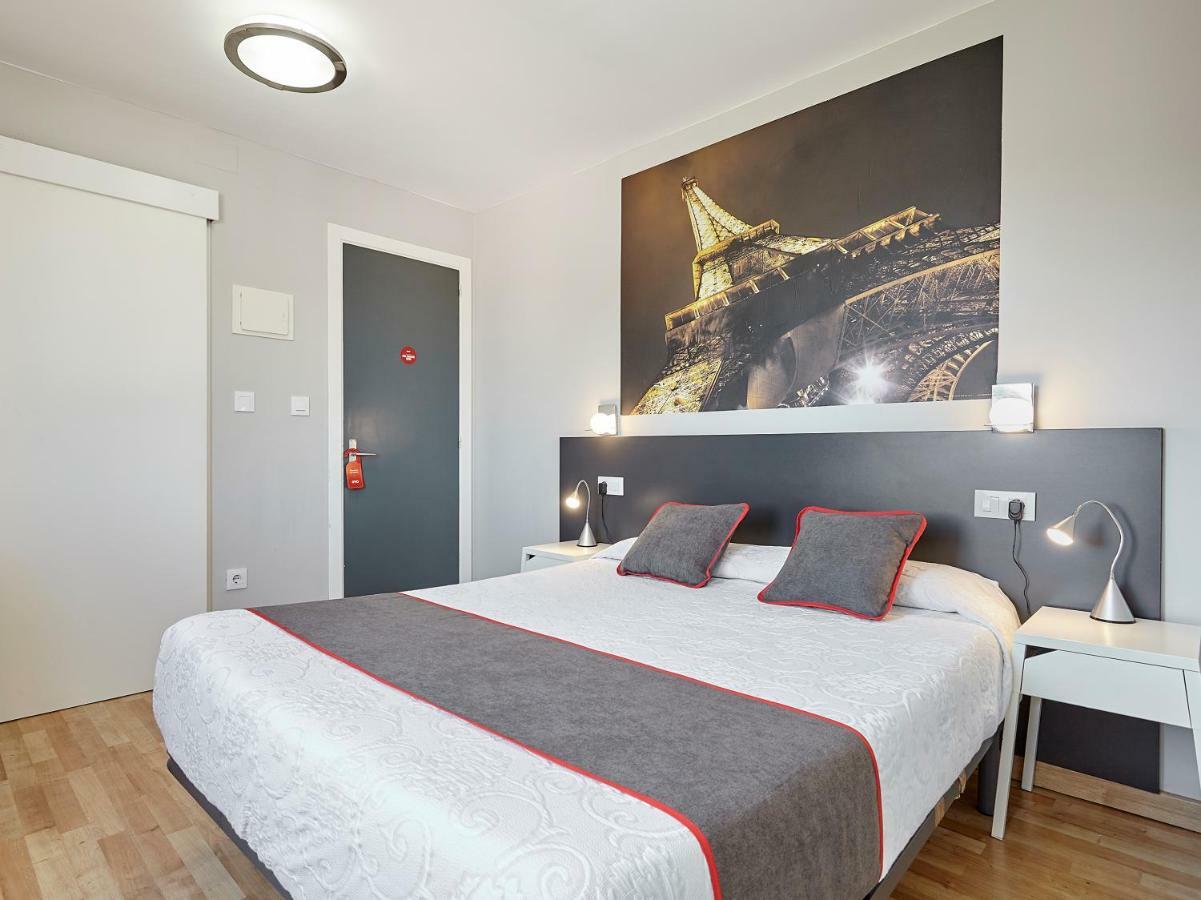 Hostal Mas Ferrer Cornellá de Terri Exterior foto