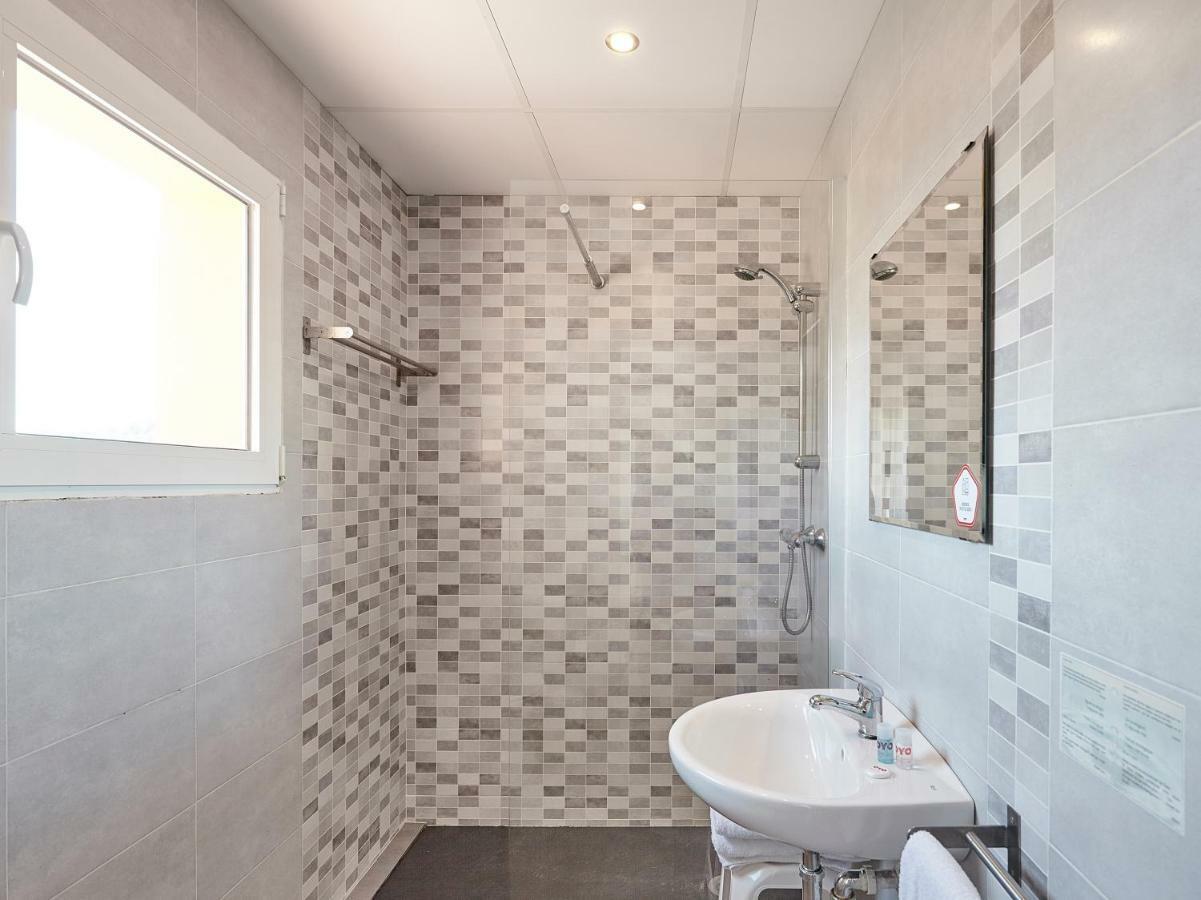 Hostal Mas Ferrer Cornellá de Terri Exterior foto