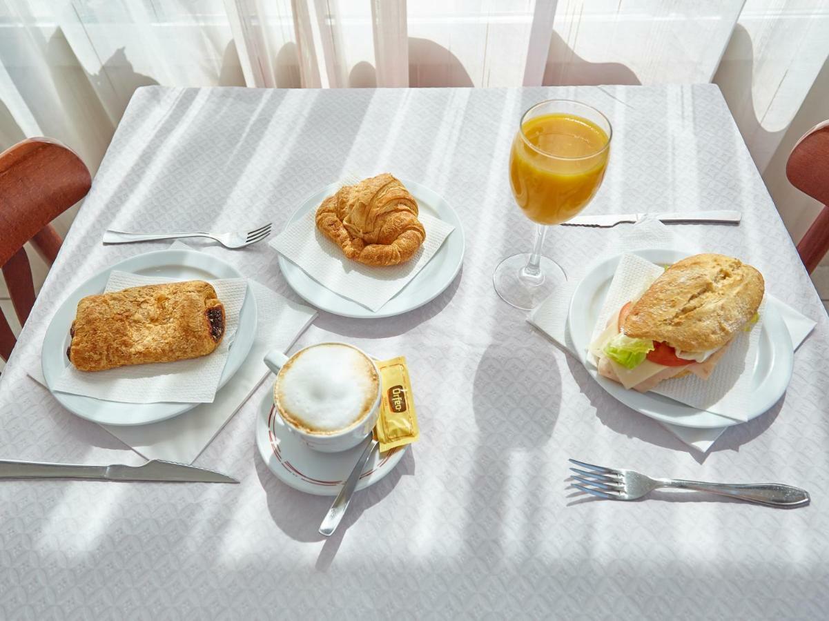 Hostal Mas Ferrer Cornellá de Terri Exterior foto