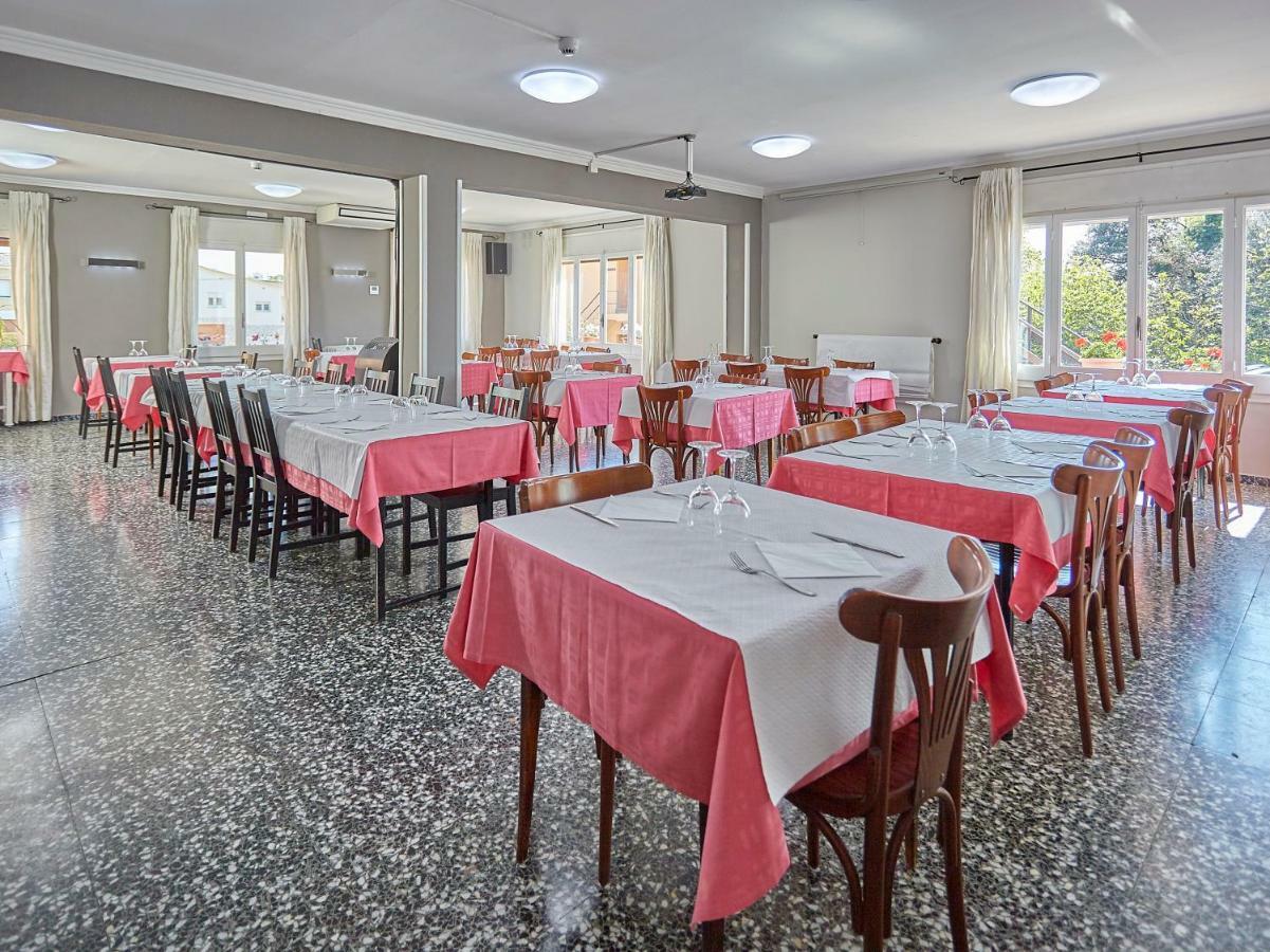 Hostal Mas Ferrer Cornellá de Terri Exterior foto