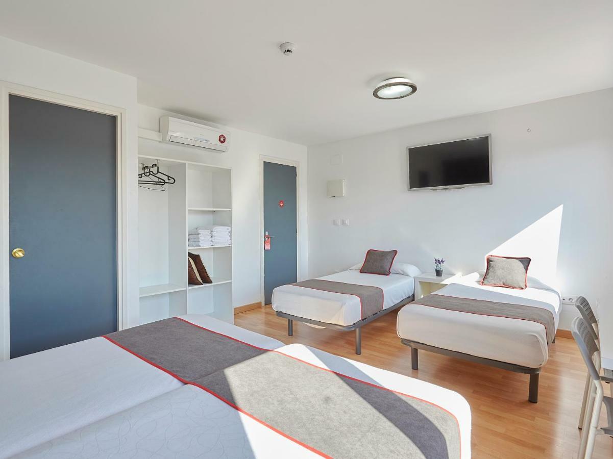 Hostal Mas Ferrer Cornellá de Terri Exterior foto