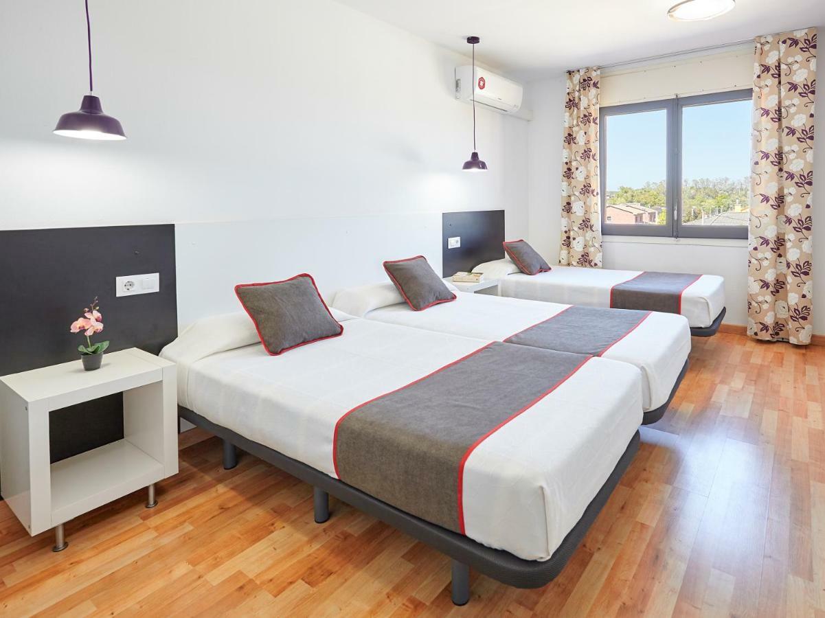 Hostal Mas Ferrer Cornellá de Terri Exterior foto