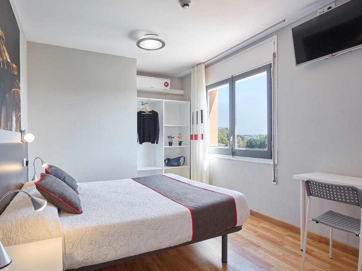 Hostal Mas Ferrer Cornellá de Terri Exterior foto