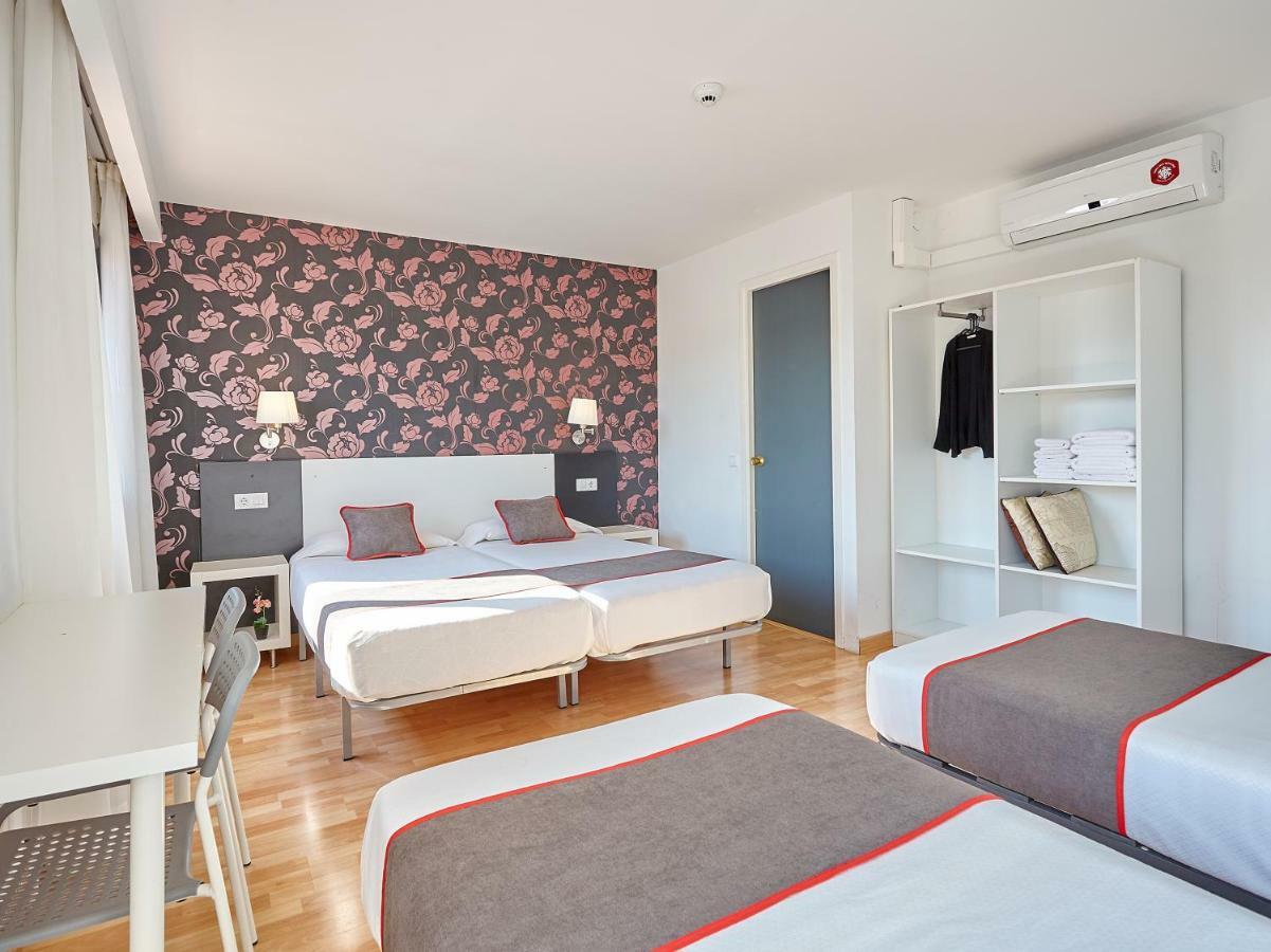 Hostal Mas Ferrer Cornellá de Terri Exterior foto