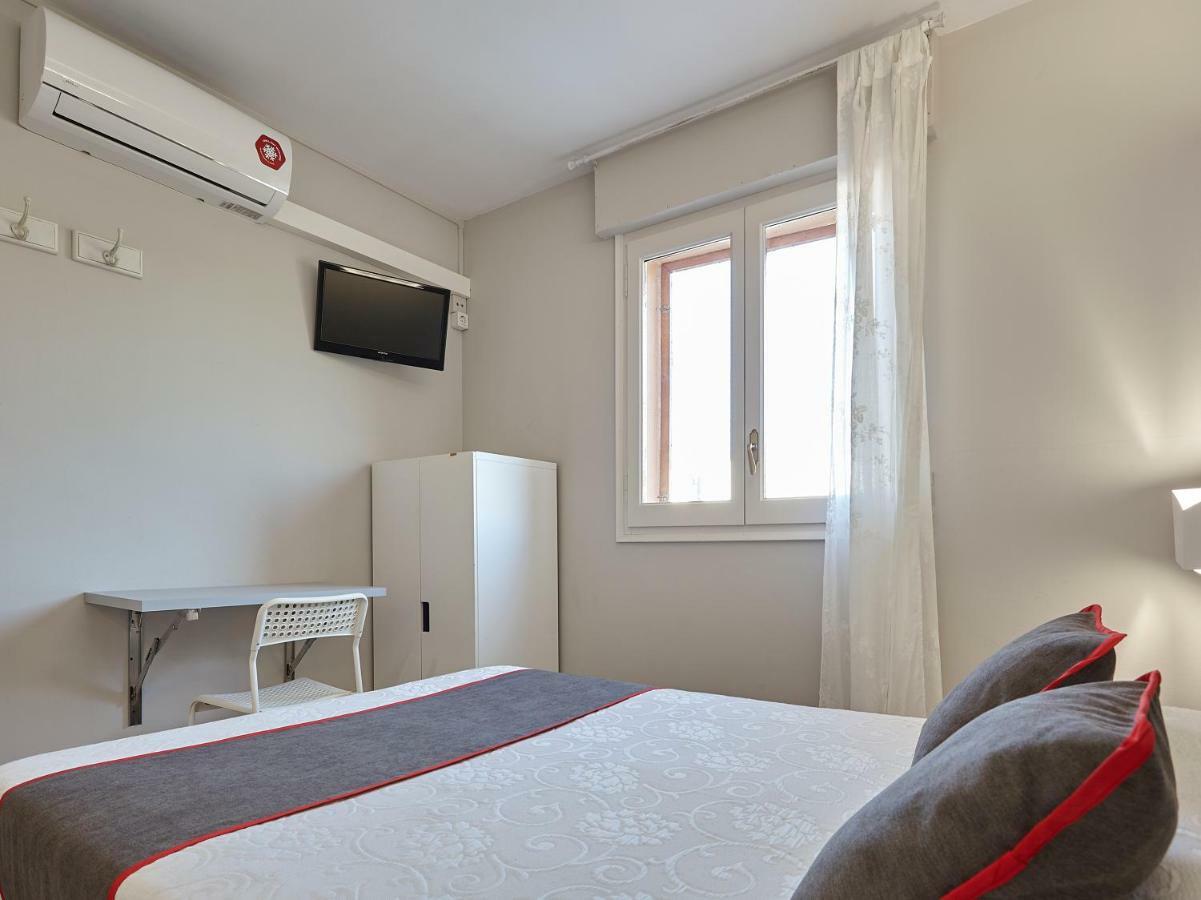 Hostal Mas Ferrer Cornellá de Terri Exterior foto