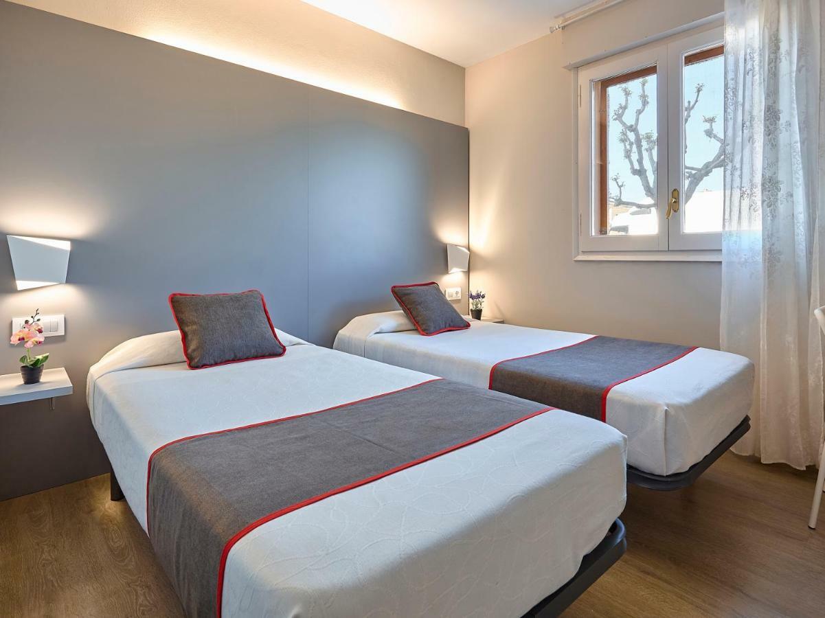 Hostal Mas Ferrer Cornellá de Terri Exterior foto